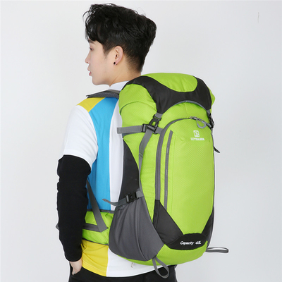 64cm Green Waterproof Hiking Backpack Women'S Lightweight Travel Backpack  40L